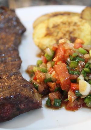 Una foto de Entrañas y papas express a la parrilla con criollita