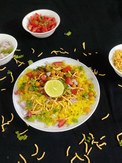 તરી પૌઆ (Tarri Poha Recipe In Gujarati) રેસીપી મુખ્ય ફોટો