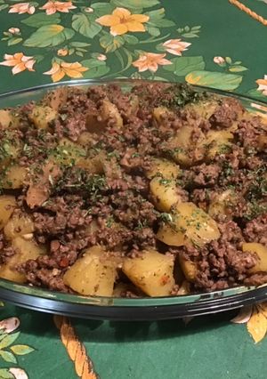 Une photo de Pommes de terre au bœuf, ail fumé, shiitakes et bouillon de chevreau