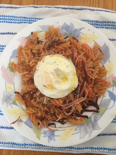 Una foto de Ensalada de espirales de lentejas