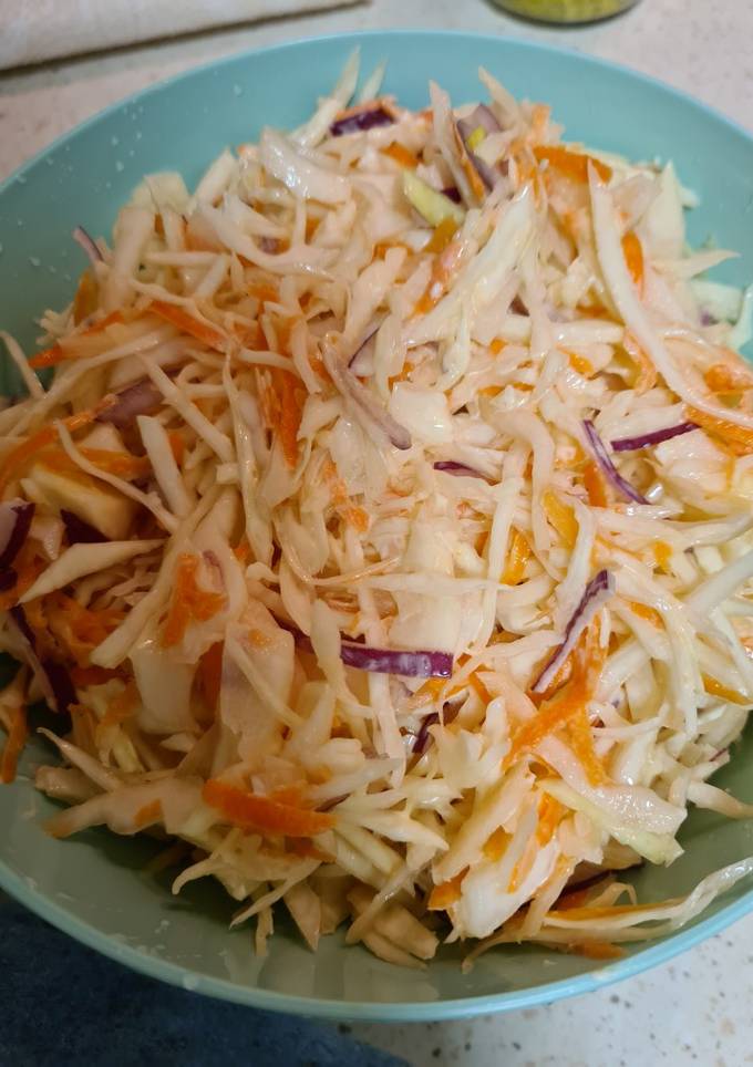 Простой салат с капустой