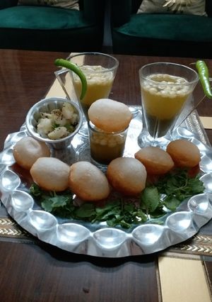 A picture of Spicy Golgappe Shots.