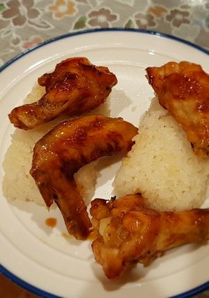 Hình của món Cánh gà chiên nước mắm, xôi trắng nước cốt dừa.
