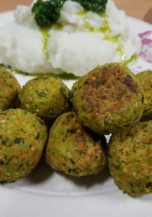 Una foto de Albóndigas de pollo y vegetales súper sanas