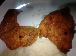 Una foto de Alitas de pollo fritas al estilo kfc