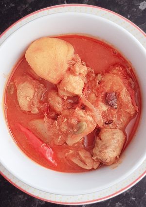 A picture of Chicken curry.