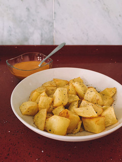Una foto de Patatas bravas con salsa casera