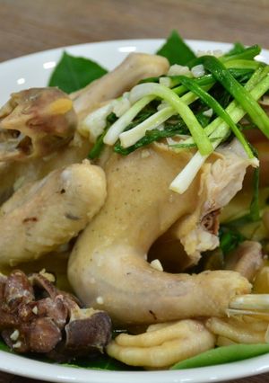 Hình của món Gà hấp rượu.