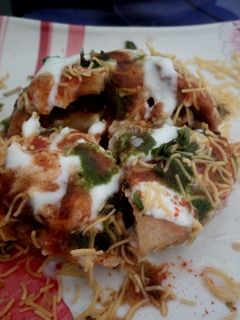 कचोरी चाट (Kachori chaat recipe in hindi) रेसिपी मुख्य फोटो