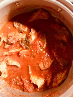 Una foto de Carne asada en salsa de tomates 🍅 casera