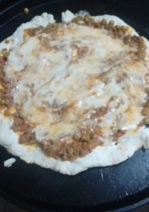 Una foto de Pizza casera a "lo que tenía en casa"