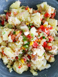 Una foto de Ensalada Campera 🥔🥚🌶️😬
