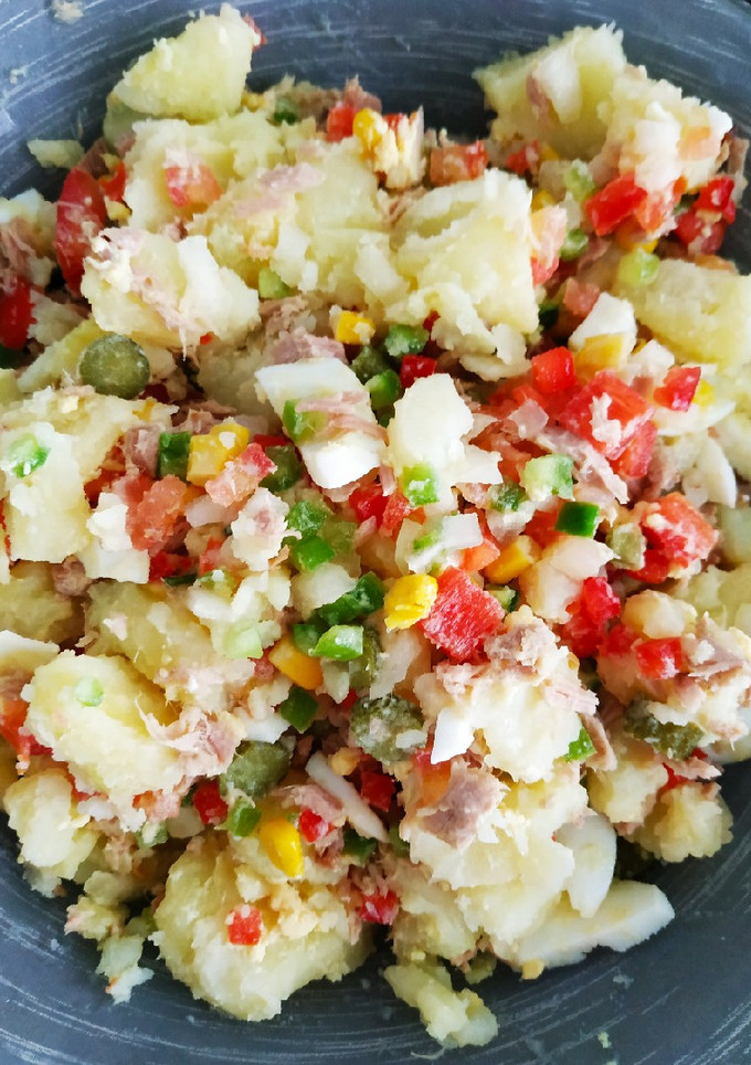Una foto de Ensalada Campera 🥔🥚🌶️😬