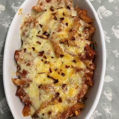 Pasta bake with kebab and egg A picture of Pasta bake with kebab and egg.