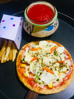 વેજીટેબલ પીઝા (vegetable pizza recipe in Gujarati) રેસીપી મુખ્ય ફોટો