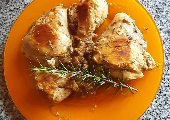 Pollo dorado en salsa de limón dulce en sartén Essen Nuit Receta de ...