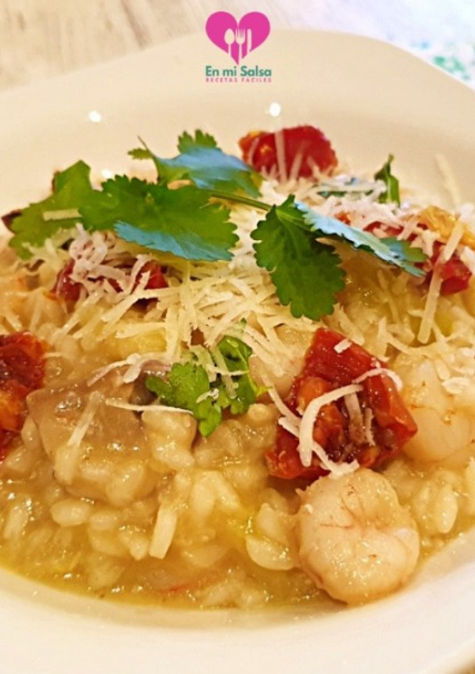 Una foto de Risotto de gambas, calabacín y champiñones