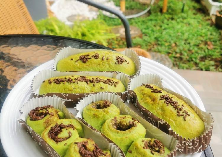 Matcha milky soft bun with chocolate inside