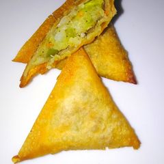A picture of Mix vegetables samosa.