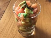 Una foto de ceviche de camaron crudo