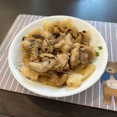 A picture of Steamed Chicken Thigh with Fish Maw and Mushroom 魚肚冬菇蒸雞.