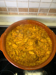 Una foto de Arroz con carne de pollo y cabezada de cerdo