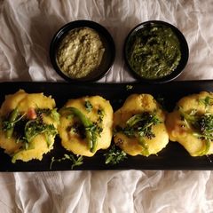 Pizza dhokla A picture of Pizza dhokla.