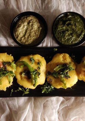 A picture of Pizza dhokla.