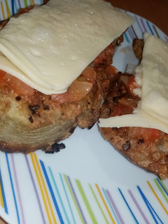 Una foto de Milanesas de berenjenas napolitana 🍆🧀