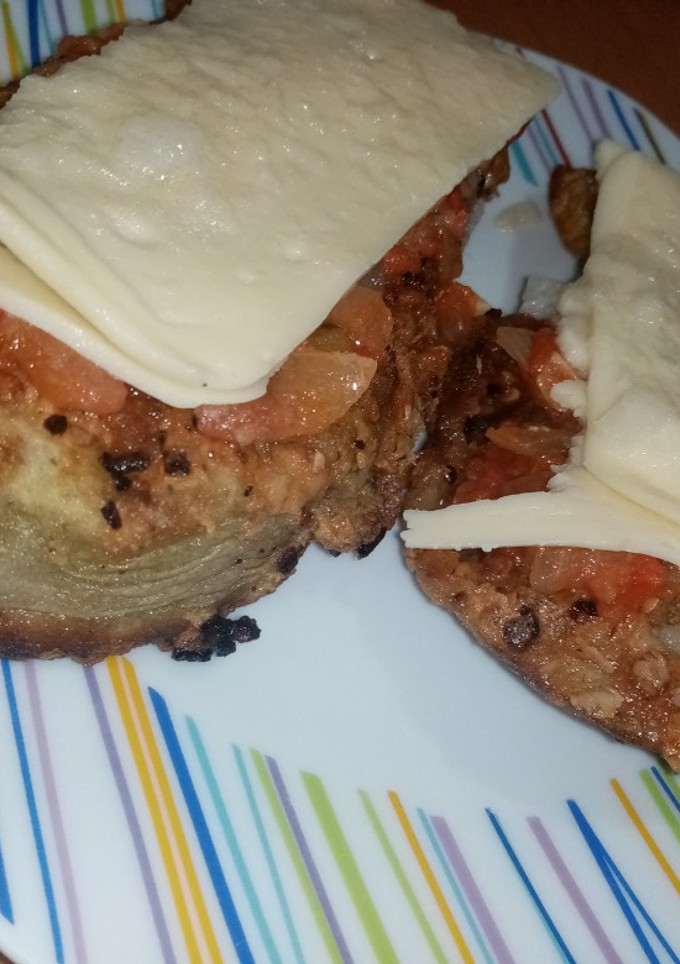 Una foto de Milanesas de berenjenas napolitana 🍆🧀