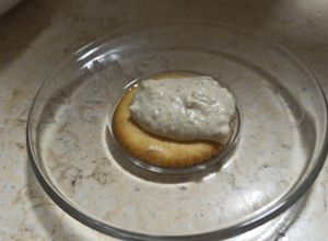 Una foto de Dip de salmón con cheddar y alcaparras