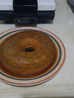 Una foto de Flan de ciruelas