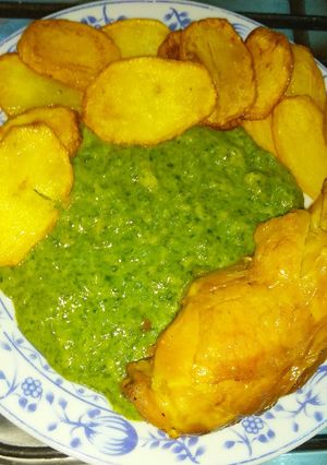Spenót sültcsirkével és sült burgonyával recept fotója