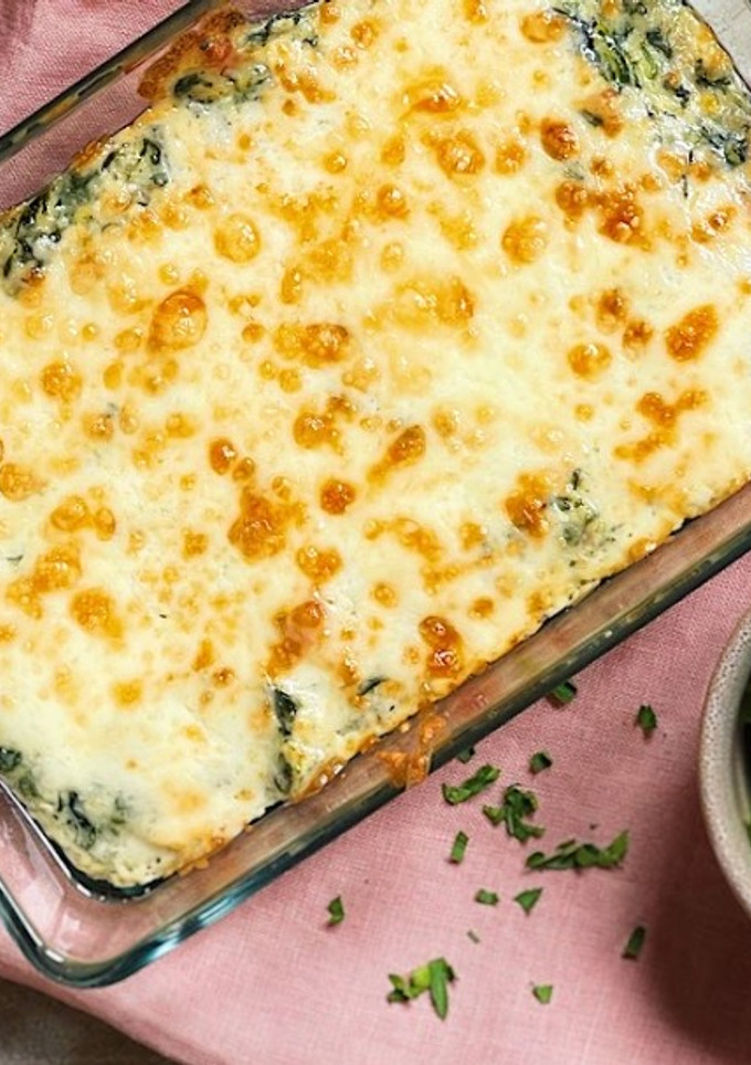Una foto de ESPINACAS AL HORNO CON BECHAMEL, JAMÓN Y QUESO