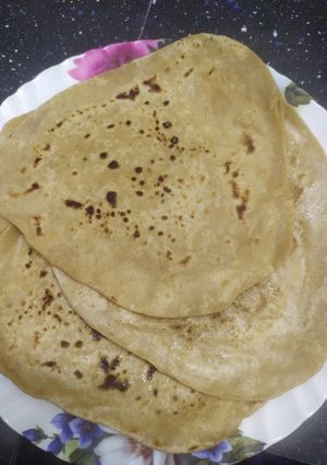 त्रिकोण सादा पराठा (trikone sada paratha recipe in Hindi) रेसिपी मुख्य फोटो
