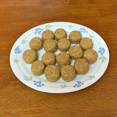 A picture of Mava TIL Ke Ladoo.
