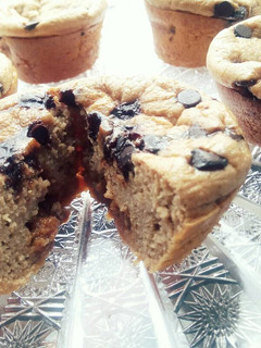Una foto de Muffins de avena con chocolate y dulce de leche