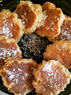 Фото Яблочные оладьи с кокосовой стружкой.