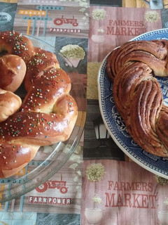 Una foto de Roscas: de Chocolate y de Canela con Amapola