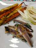 Alici marinate e bastoncini di carote zucchine al forno
