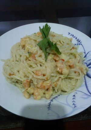 Una foto de Spaguettis en Salsa de Leche y Camarones