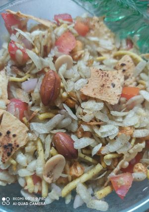 A picture of Chatpata chiwda namkeen.