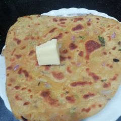 A picture of Daal Parantha.
