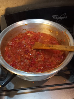 Una foto de Salsa portuguesa 🍅🧅🥕🫑🌶️ para acompañar Cappellettis🍝😋