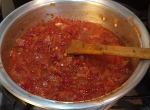 Una foto de Salsa portuguesa 🍅🧅🥕🫑🌶️ para acompañar Cappellettis🍝😋