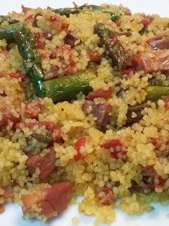 Una foto de Cous cous y lomo de orza