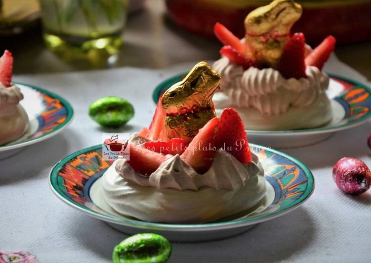 Nos 9 Meilleures Recettes de Nids de Pâques meringués, chantilly chocolatée et fraises