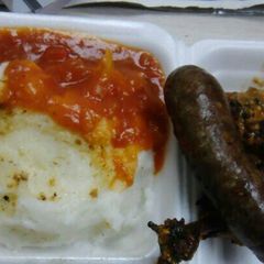 A picture of Chicken and wors.