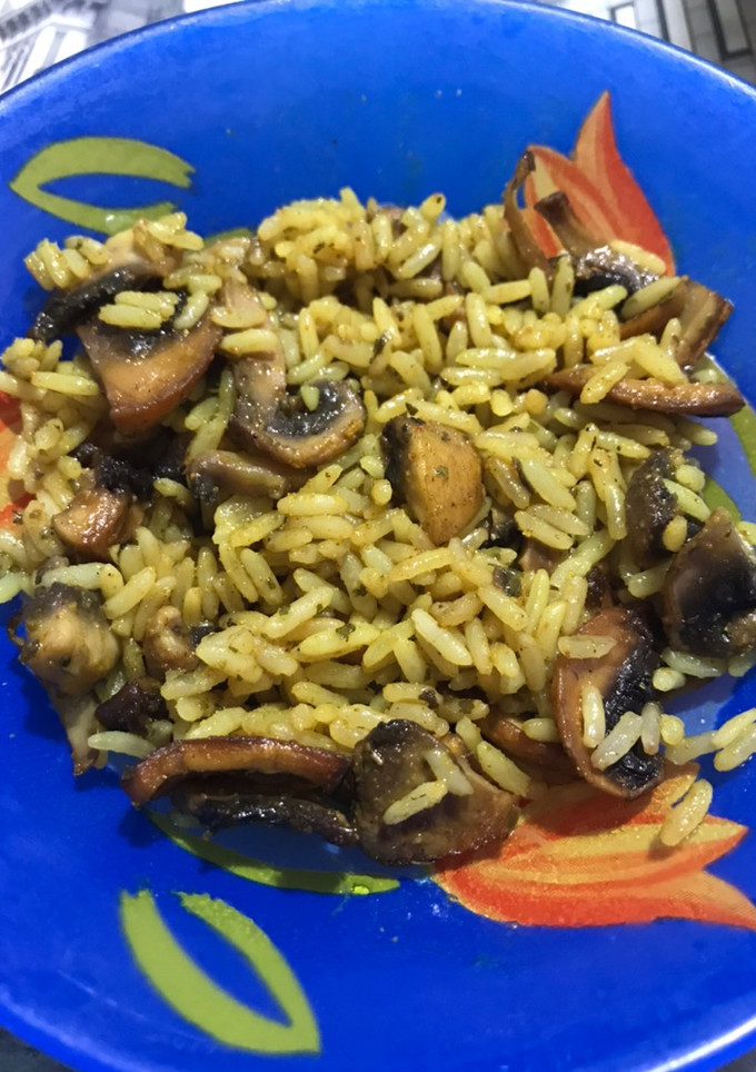 Una foto de Salteado de champiñones con arroz