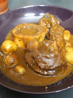 Una foto de Osobuco picante con patatas